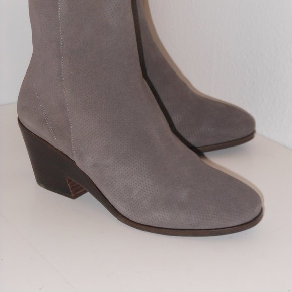 KENNETH COLE GENTLE SOUL GENUINE SUEDE ANKLE BOOTS SIZE 9.5 - Picture 11 of 11
